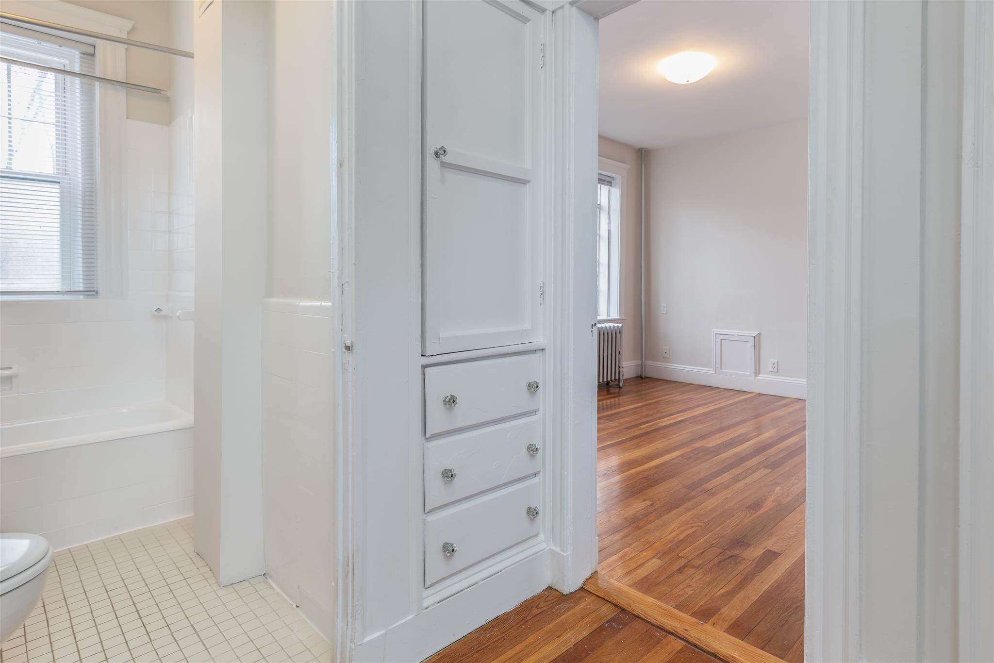 28 Langdon St, Neighborhood Nine