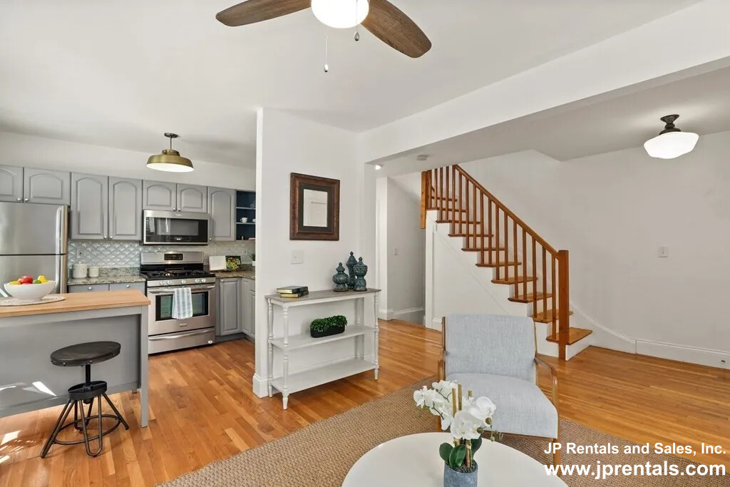 19 Norfolk St, Roxbury