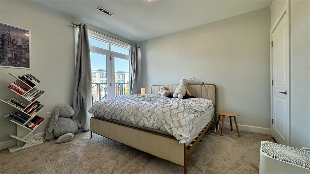 1501 Commonwealth, Brighton