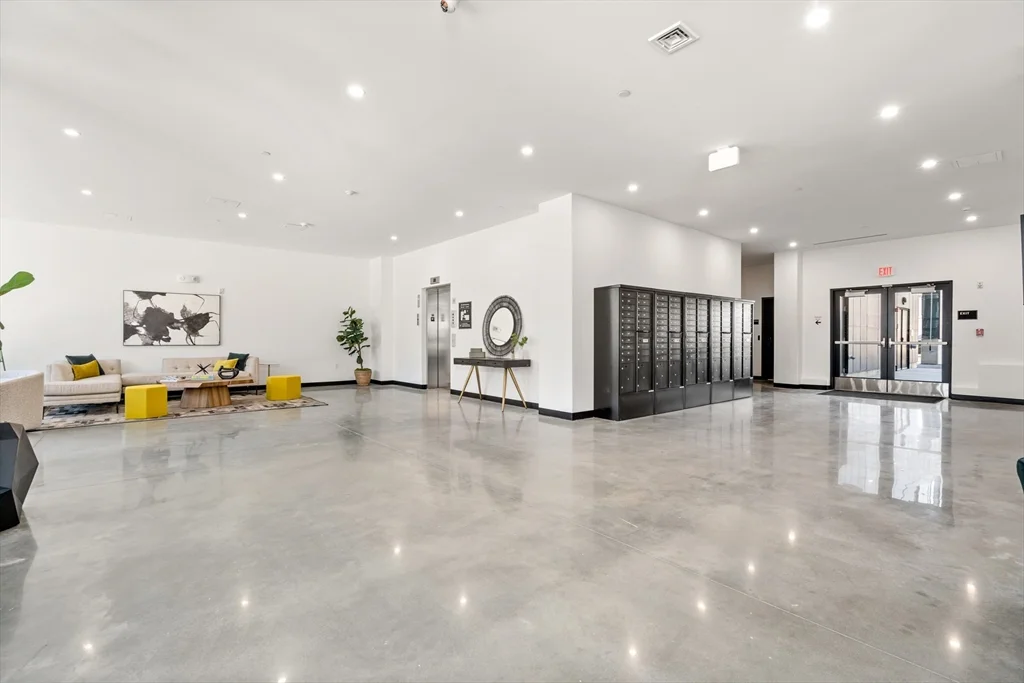 600 Broadway, Everett