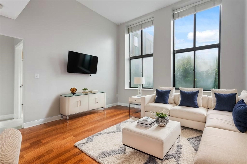 841 Parker St, Mission Hill