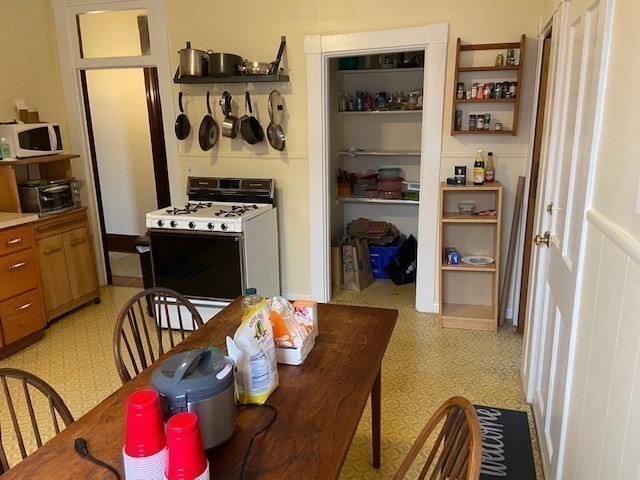 454 Green St, Riverside