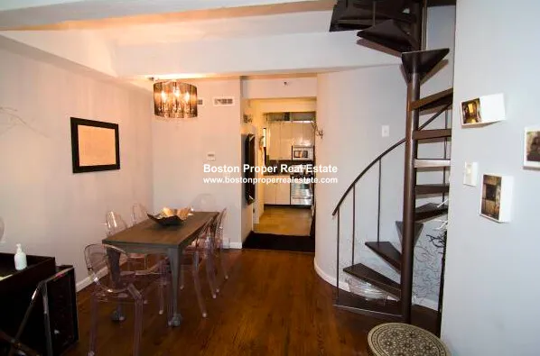 12 Stoneholm St, Fenway