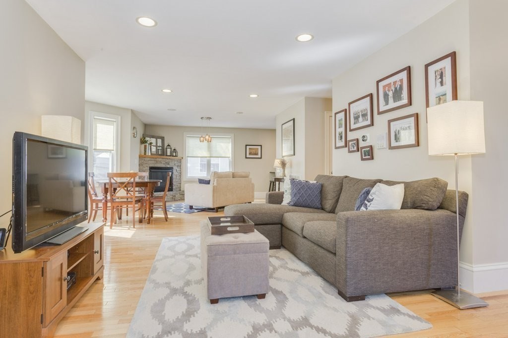 13 Downer Ct, Dorchester