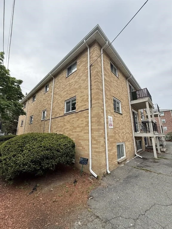87 Cedar St, Malden