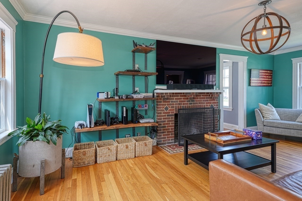 85 Roosevelt Rd, Medford