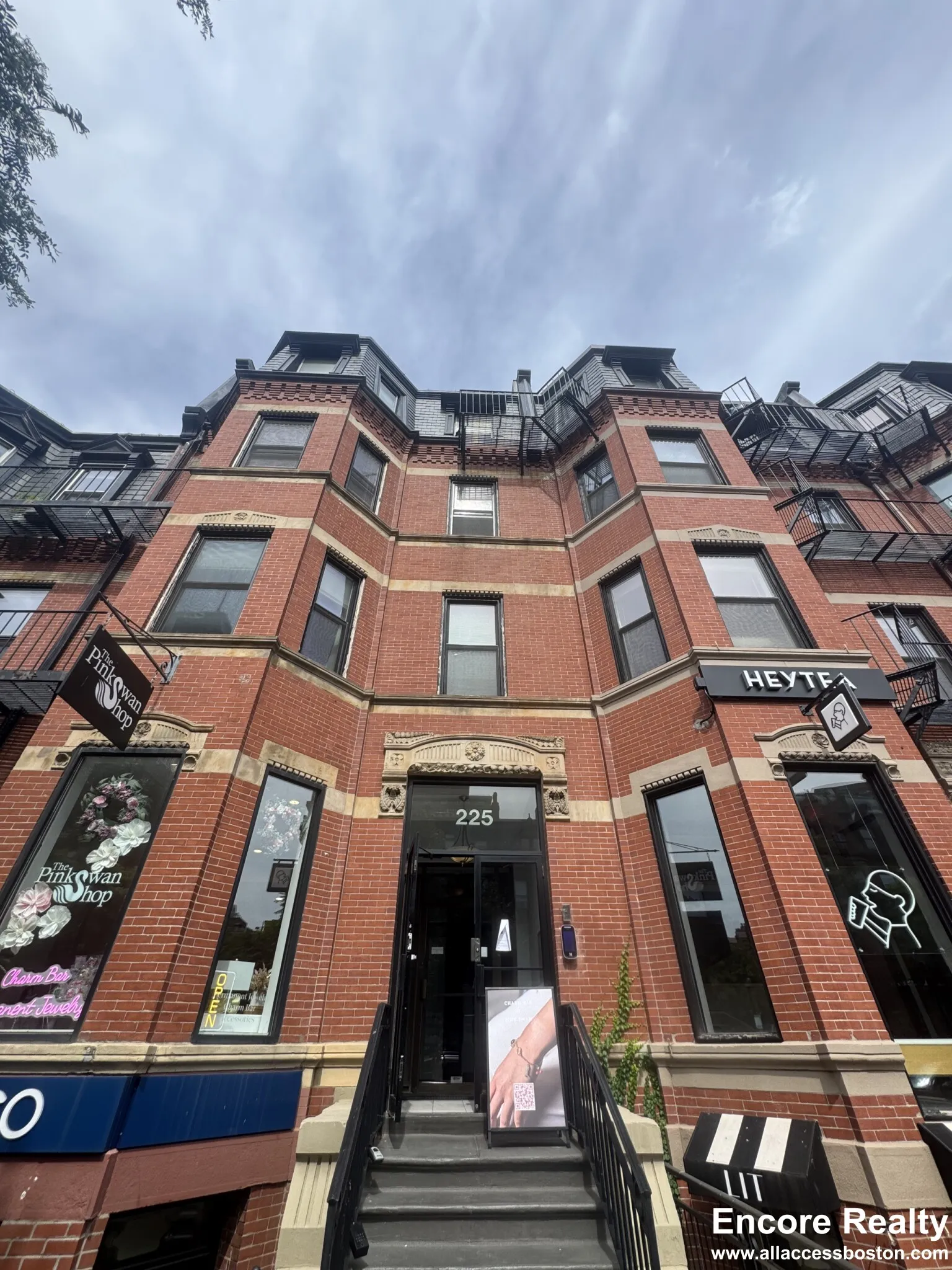 225 Newbury St, Back Bay