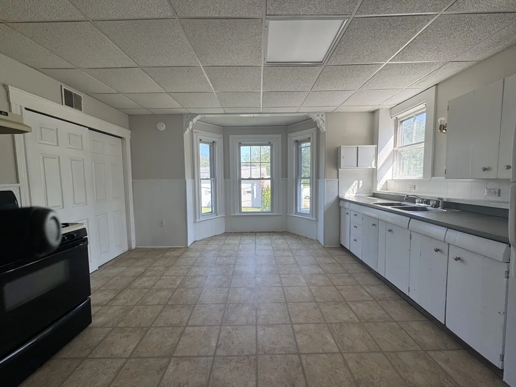 96 Main St, Kingston