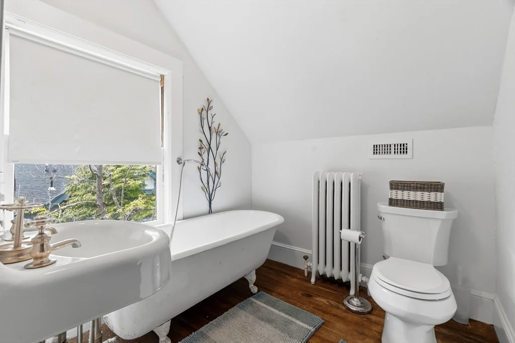 21 Clover St, Belmont