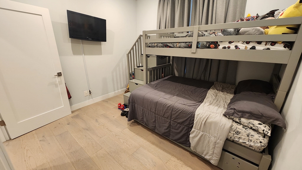 32 Cummins Highway, Roslindale