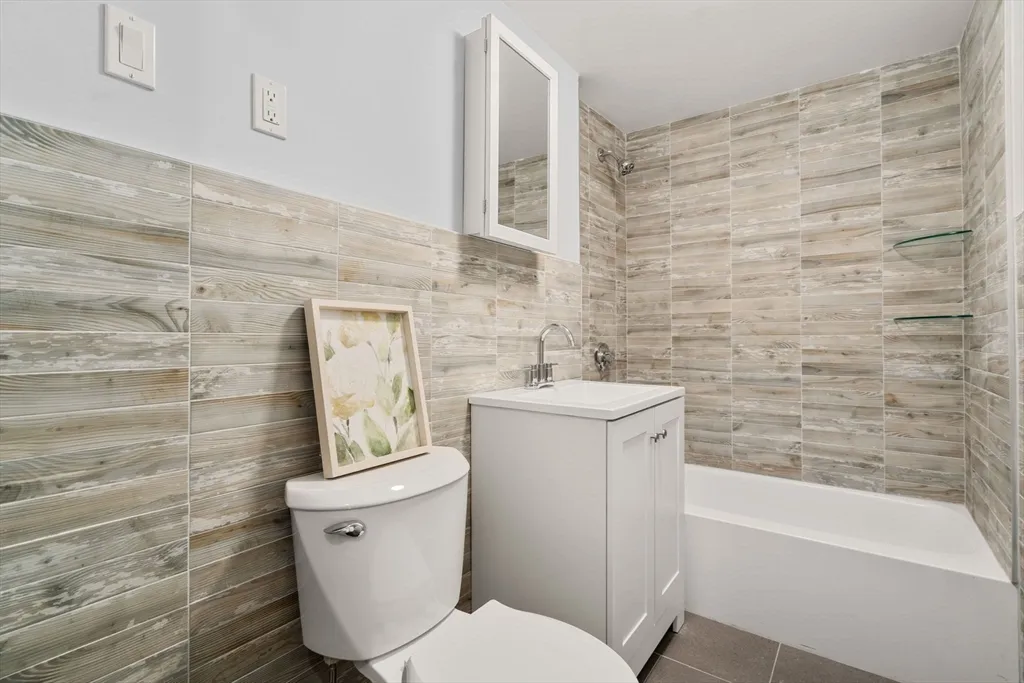 110 Boston Post Rd, Marlborough