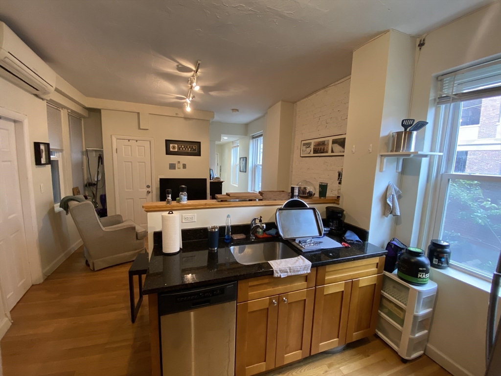 35 N Margin St, North End