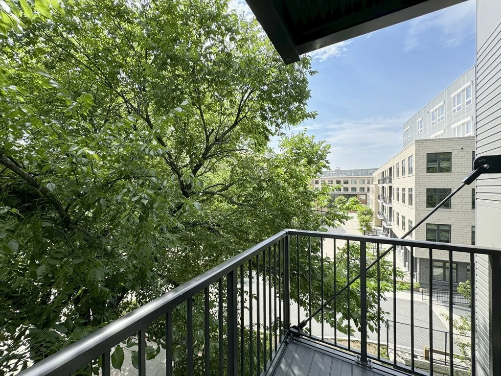 1 Nevins Hill Way, Brighton