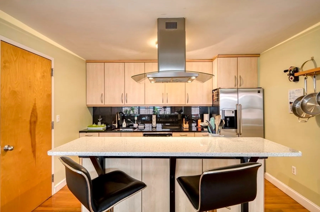 121 Beach St, Leather District