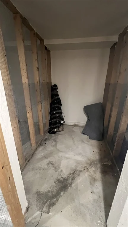 8 Humboldt Pl, South Boston