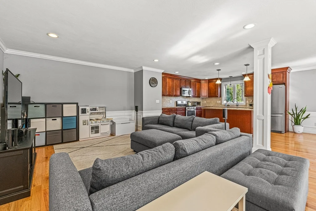 176 Washington St, Reading