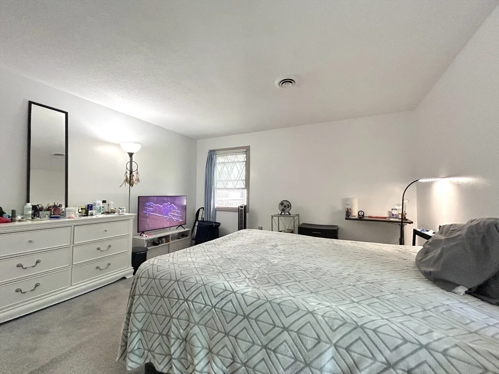 15 Thompson Dr, Randolph