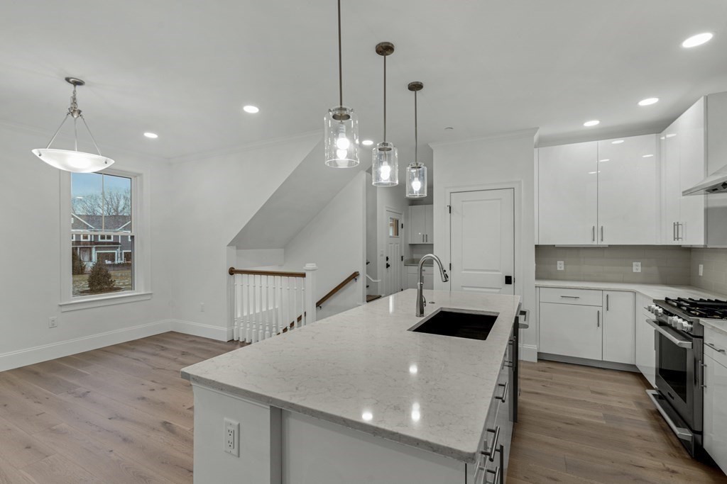 19 Lily Pond Ln, Lexington