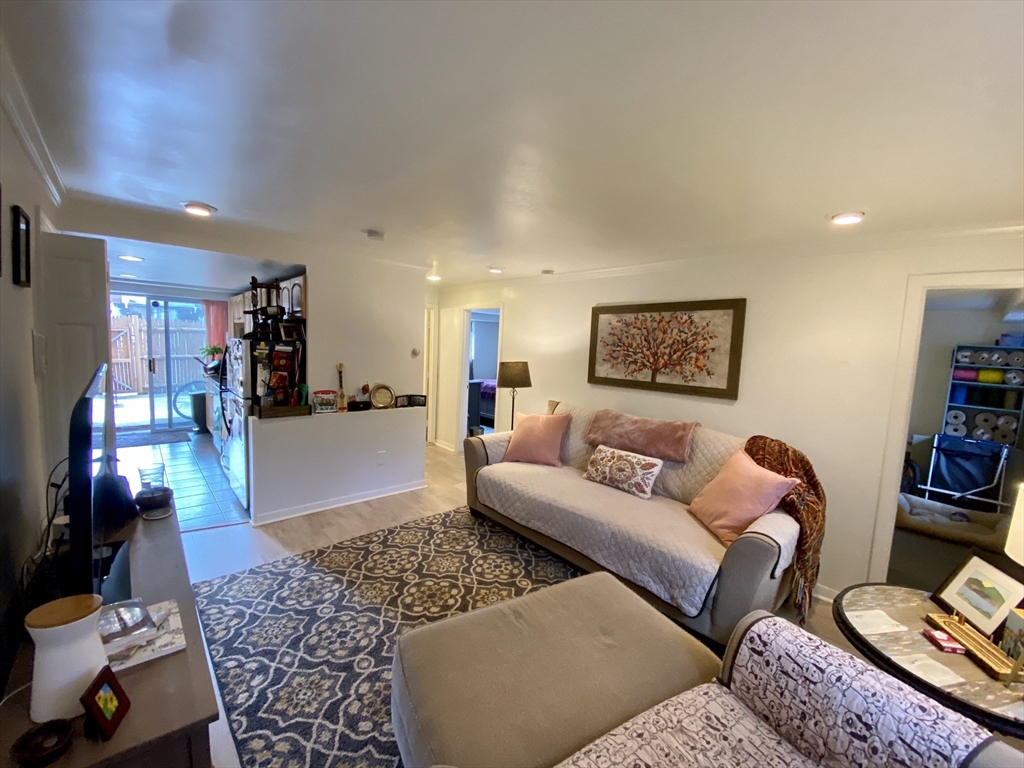 1734 Commonwealth Ave, Brighton