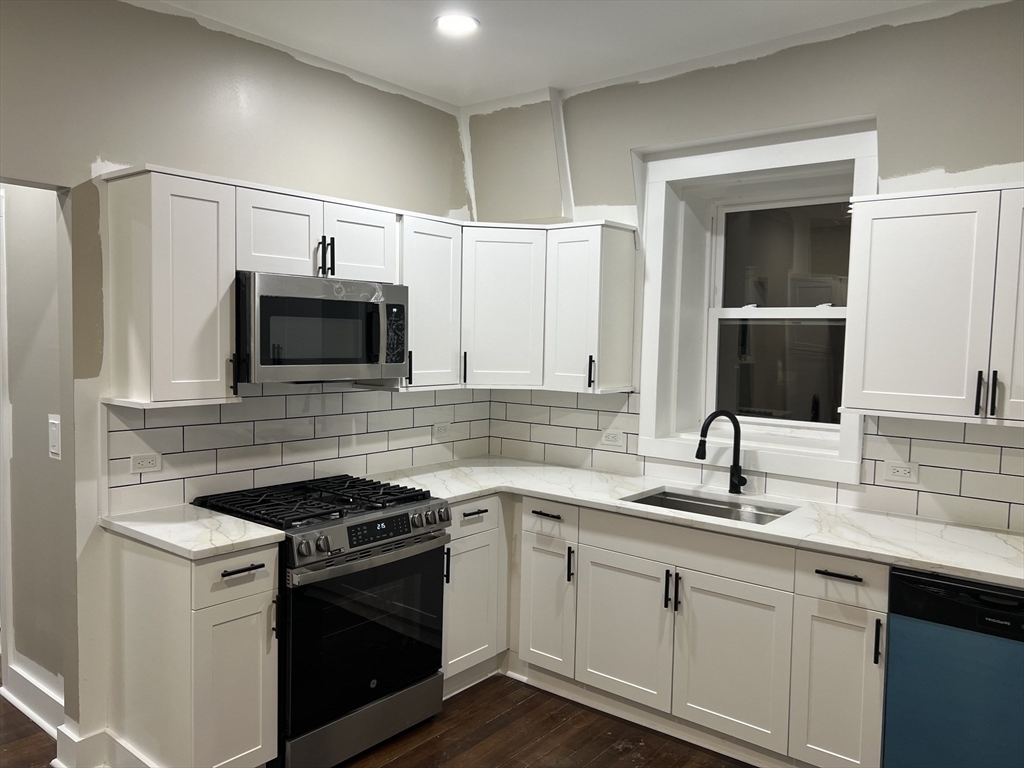 589 Haverhill St, Lawrence