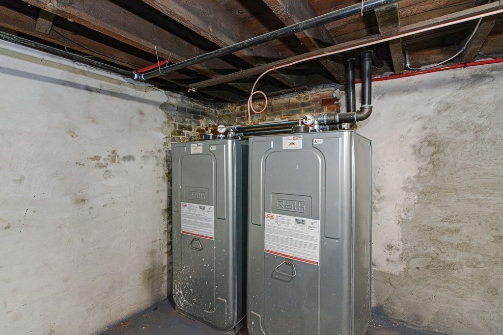 979 Dwight St, Holyoke