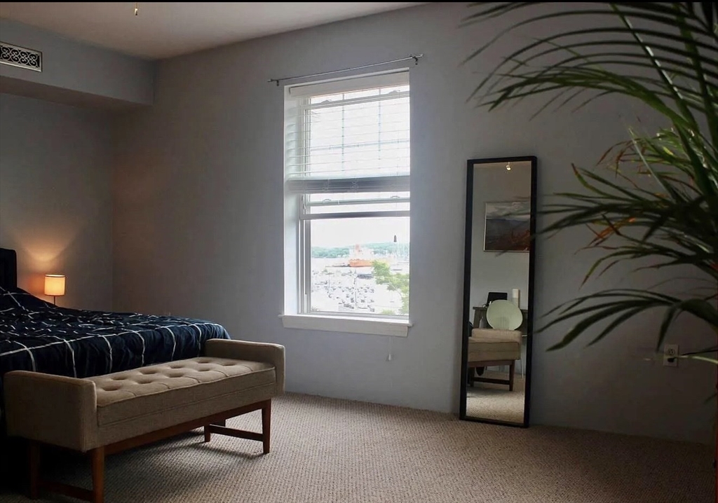 86 E Howard St, Quincy