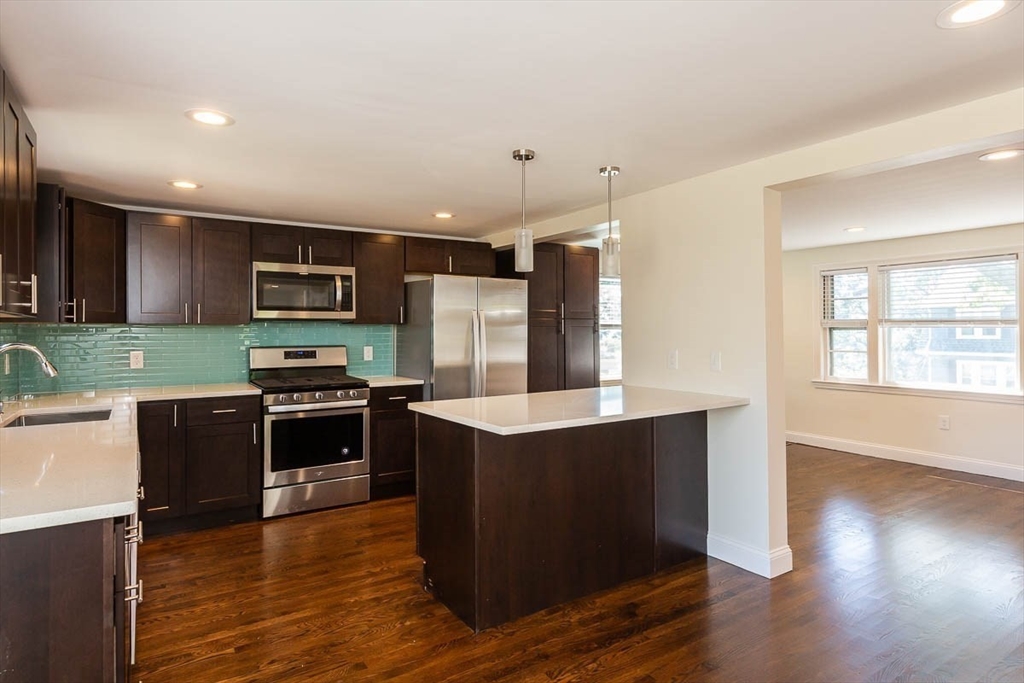 77 Rock Glen, Medford