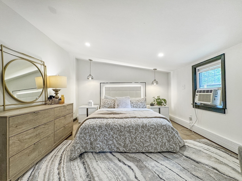 8 Greenhalge St, Medford