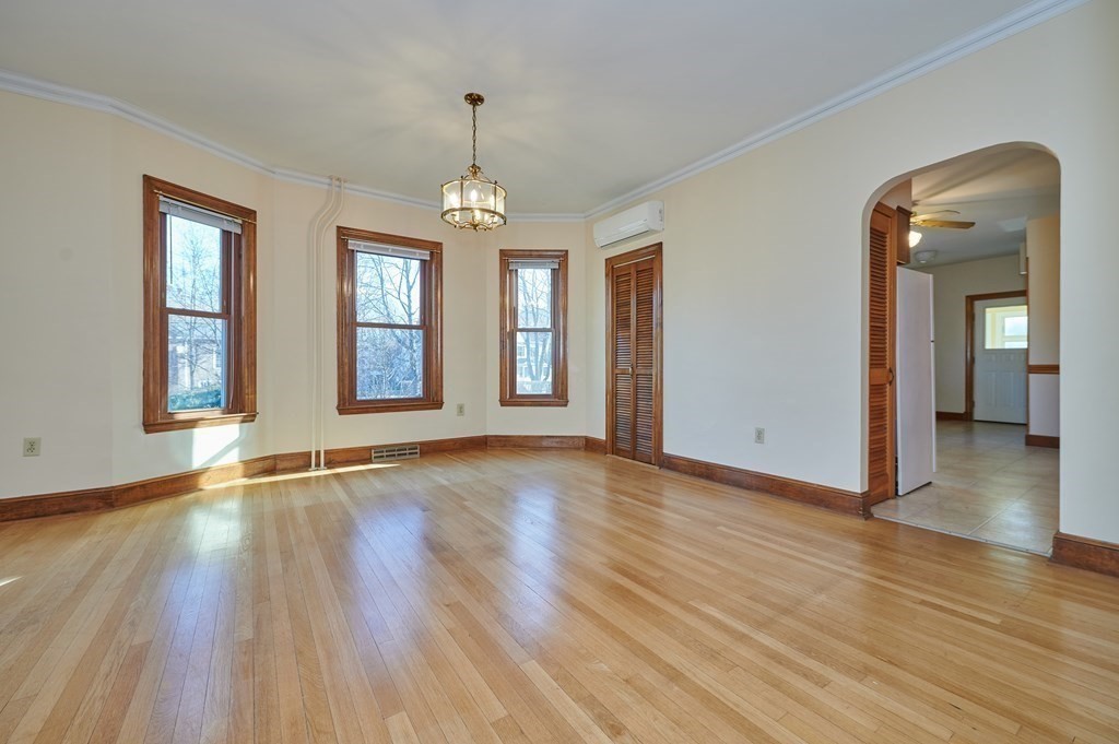 18 Forest St, Lexington