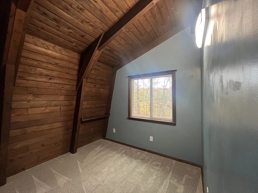 888 Salem St, Groveland