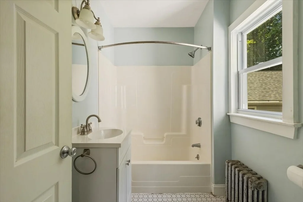 254 N Elm St U1, West Bridgewater