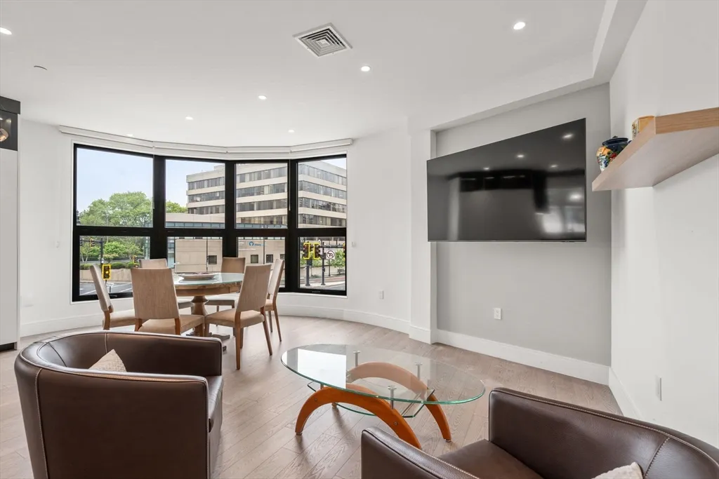 69 Walnut, Boylston Street