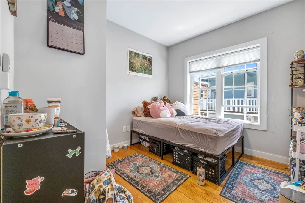 8 W Bellflower St, Dorchester