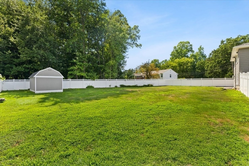 19 Coach Ln, Norwood