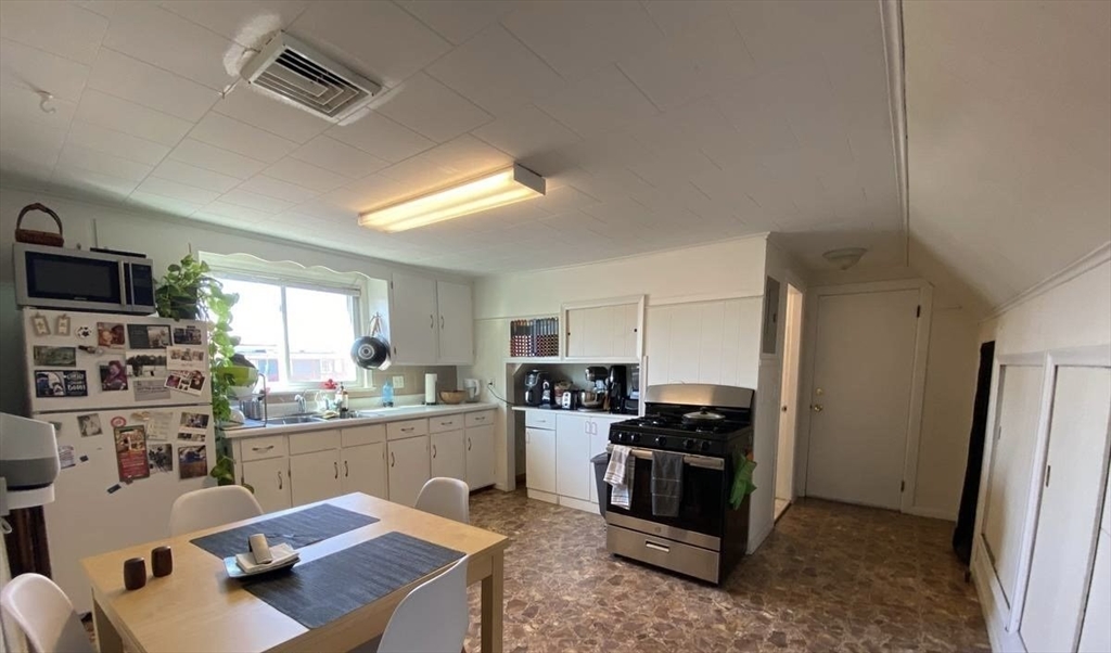 547 Broadway, Ball Square