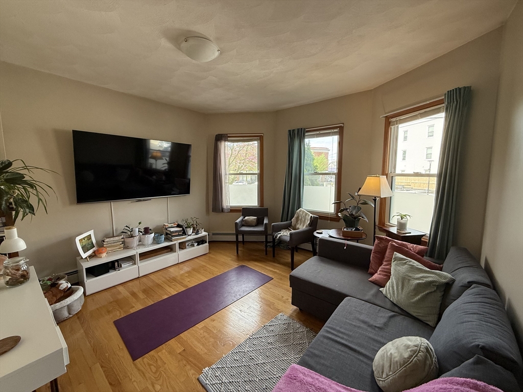 9 Rossmore St, Somerville