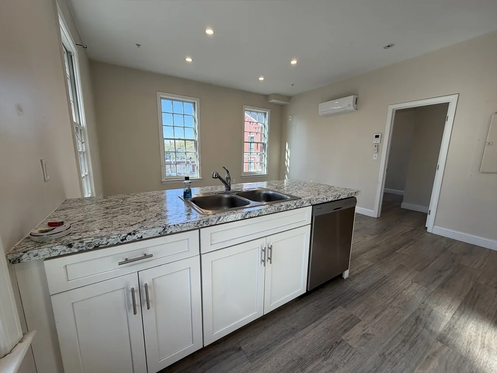 275 Broadway St, Methuen