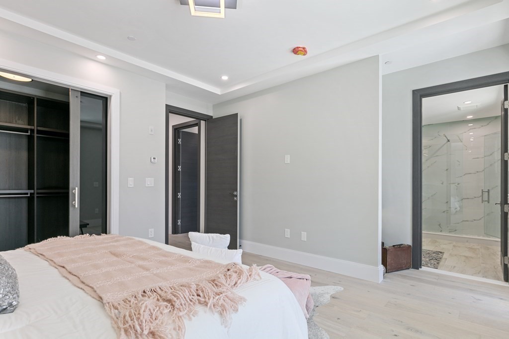 88 Dover St, Davis Square