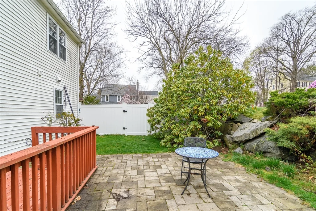 10 Homeward Ln, Natick