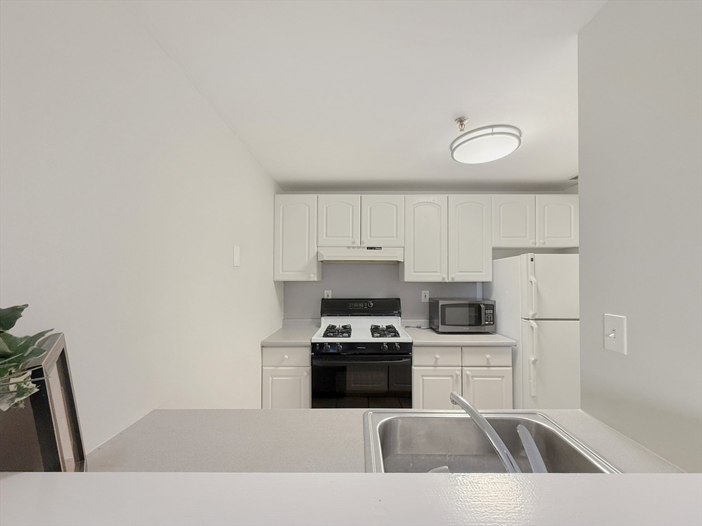 15 N Beacon St, Allston