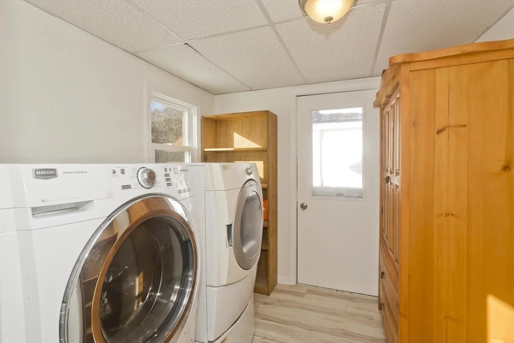 16 Knightville Dam Rd, Huntington