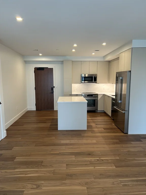 1515 Commonwealth, Brighton