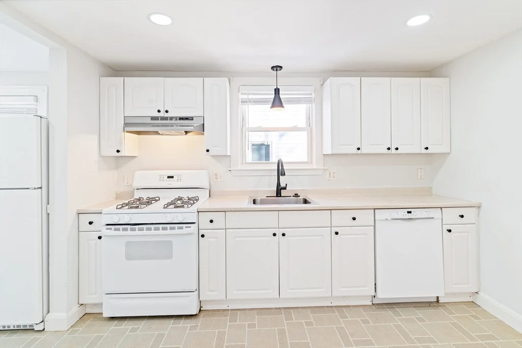 126 Washington Ave, Waltham