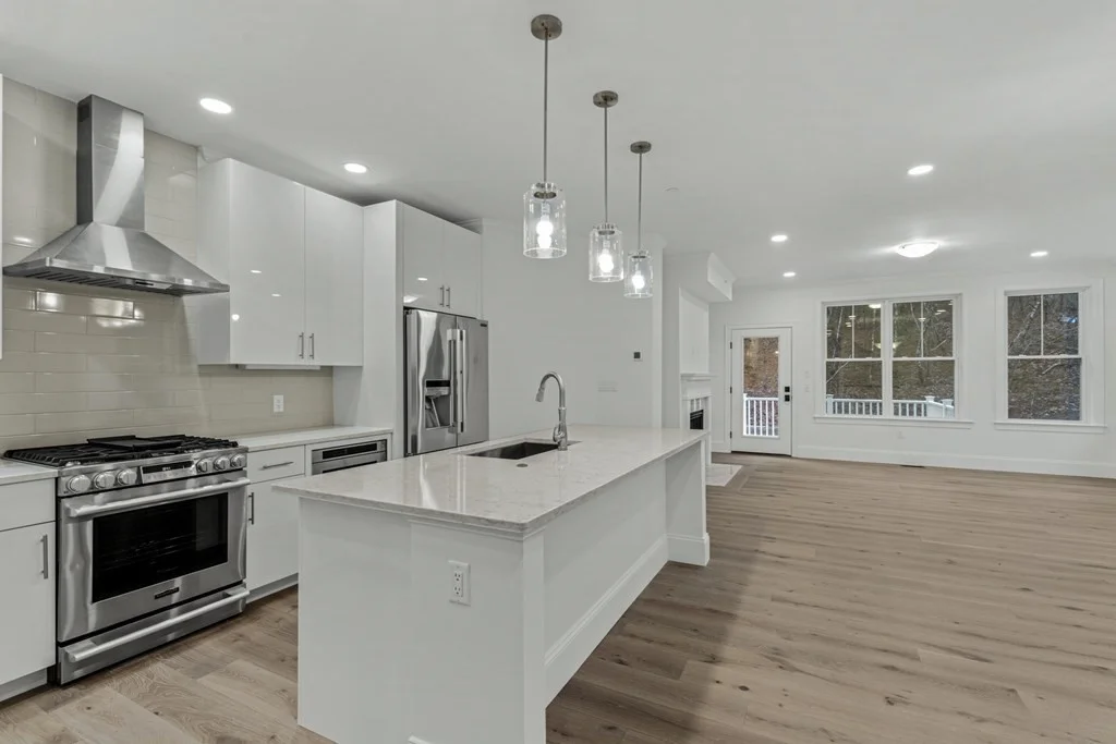 27 Lily Pond Ln, Lexington