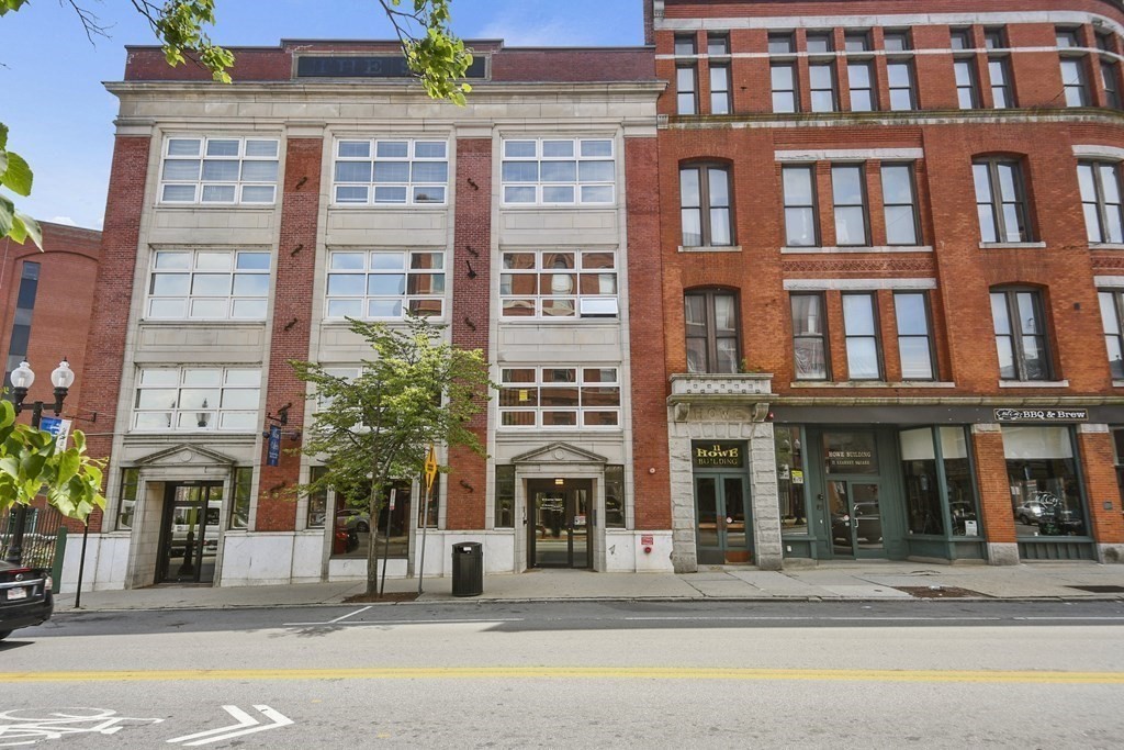 17 Kearney Sq, Lowell