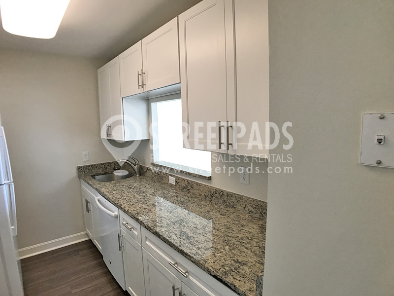 700 Huron Ave, Strawberry Hill