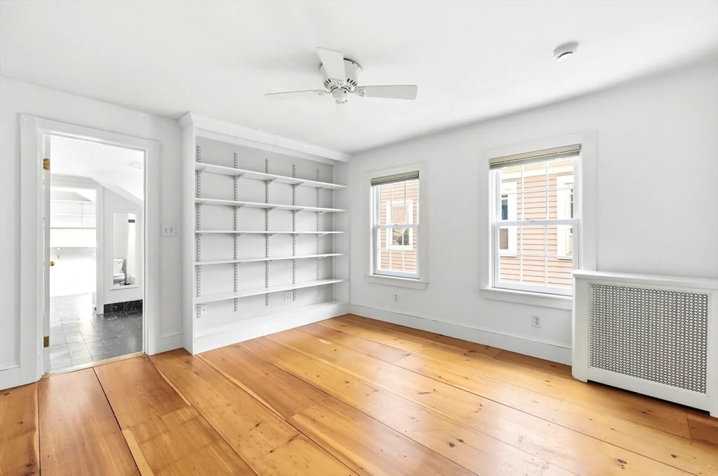 64 Pearl St, Charlestown