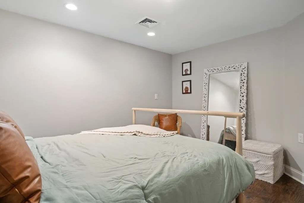 100 Old Harbor St, South Boston