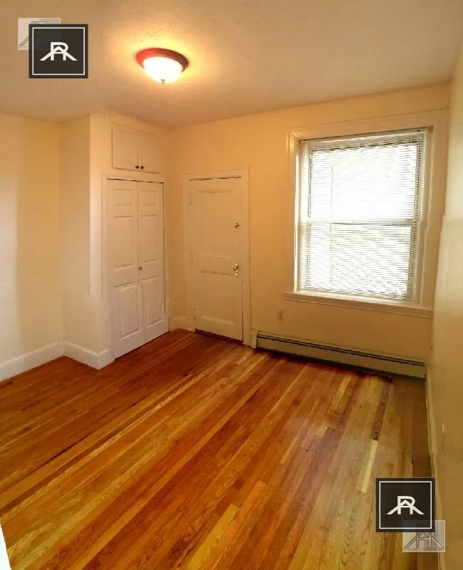 73 Thatcher St, North Brookline