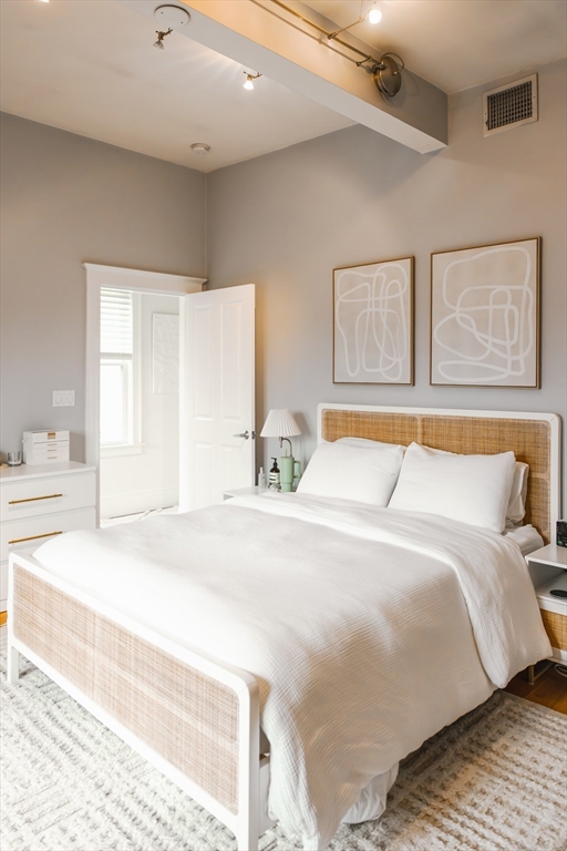 663 E 7th, South Boston